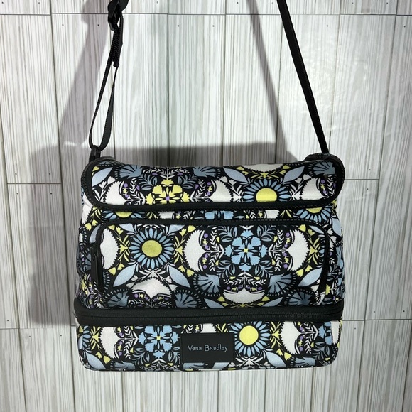 Vera Bradley "Plaza Medallion" Expandable Lunch Tote - Picture 4 of 8